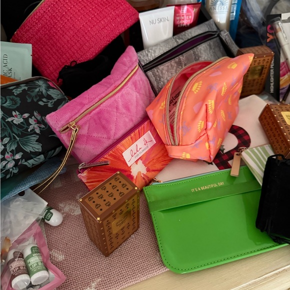 *READ DESC* Henri Bendel Customer App Giveaway With Beauty Bundle Purchase - Picture 10 of 13